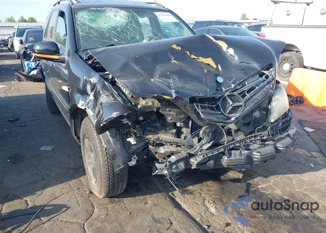 2000 Mercedes-Benz Ml 320 z USA, uszkodzony, nr VIN 4JGAB54E7YA155826